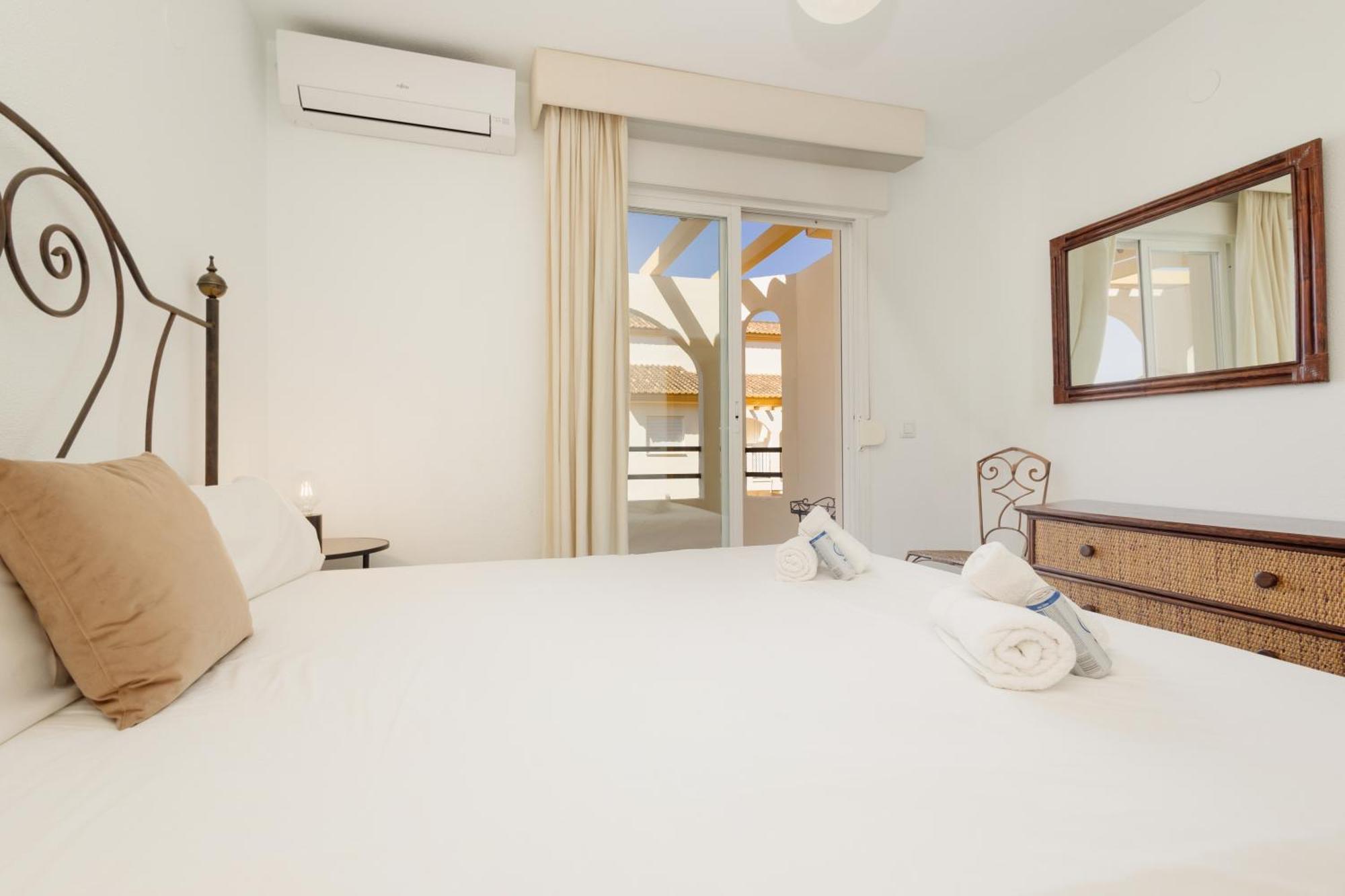 Beautiful Townhouse Walking Distance To The Beach In Costabella, Marbellac Extérieur photo