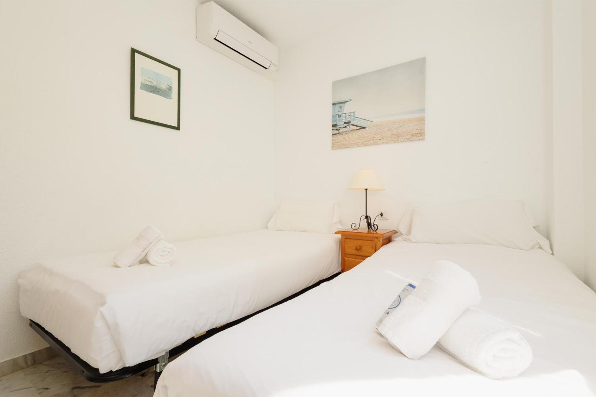 Beautiful Townhouse Walking Distance To The Beach In Costabella, Marbellac Extérieur photo