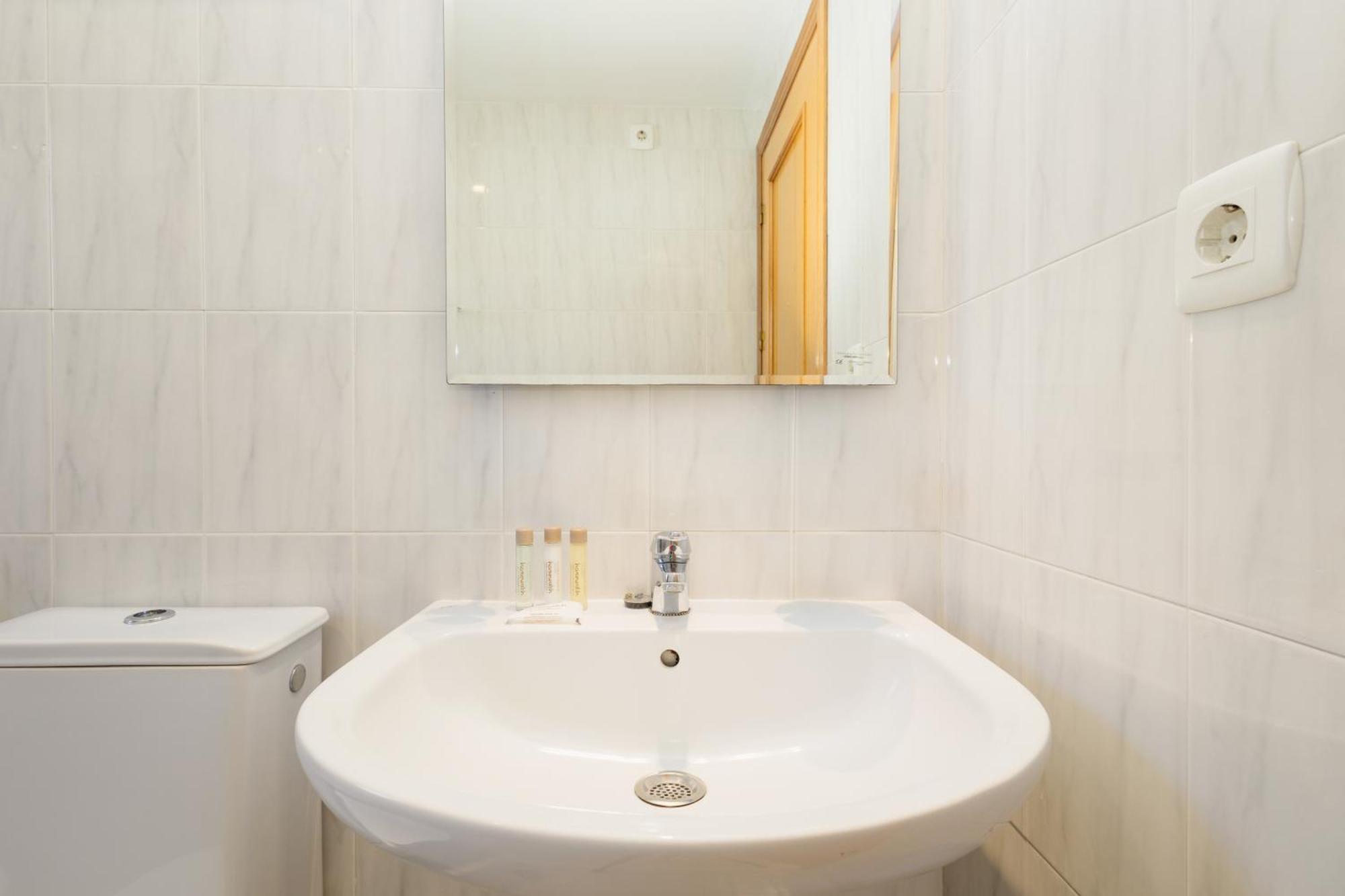 Beautiful Townhouse Walking Distance To The Beach In Costabella, Marbellac Extérieur photo