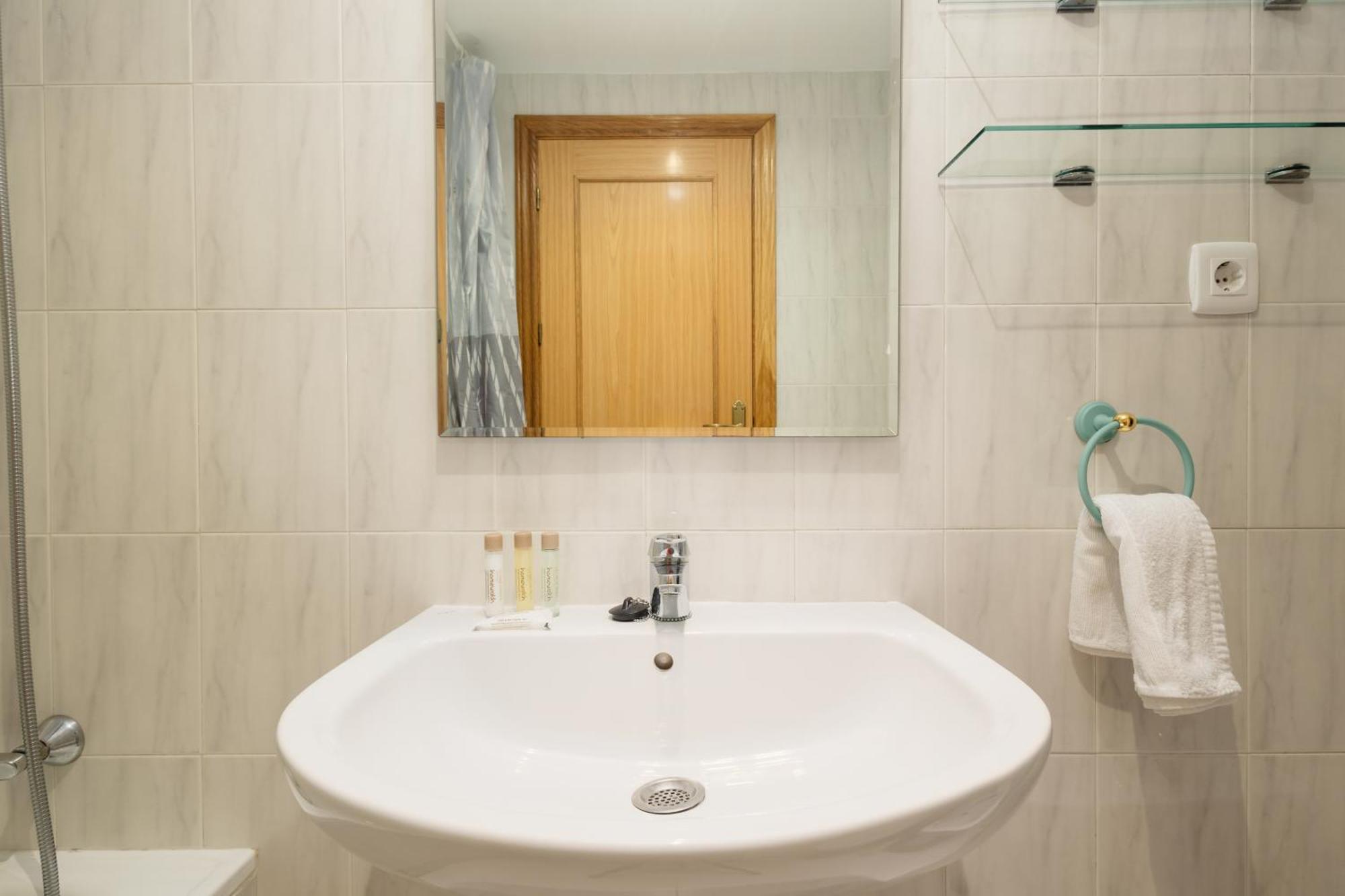 Beautiful Townhouse Walking Distance To The Beach In Costabella, Marbellac Extérieur photo