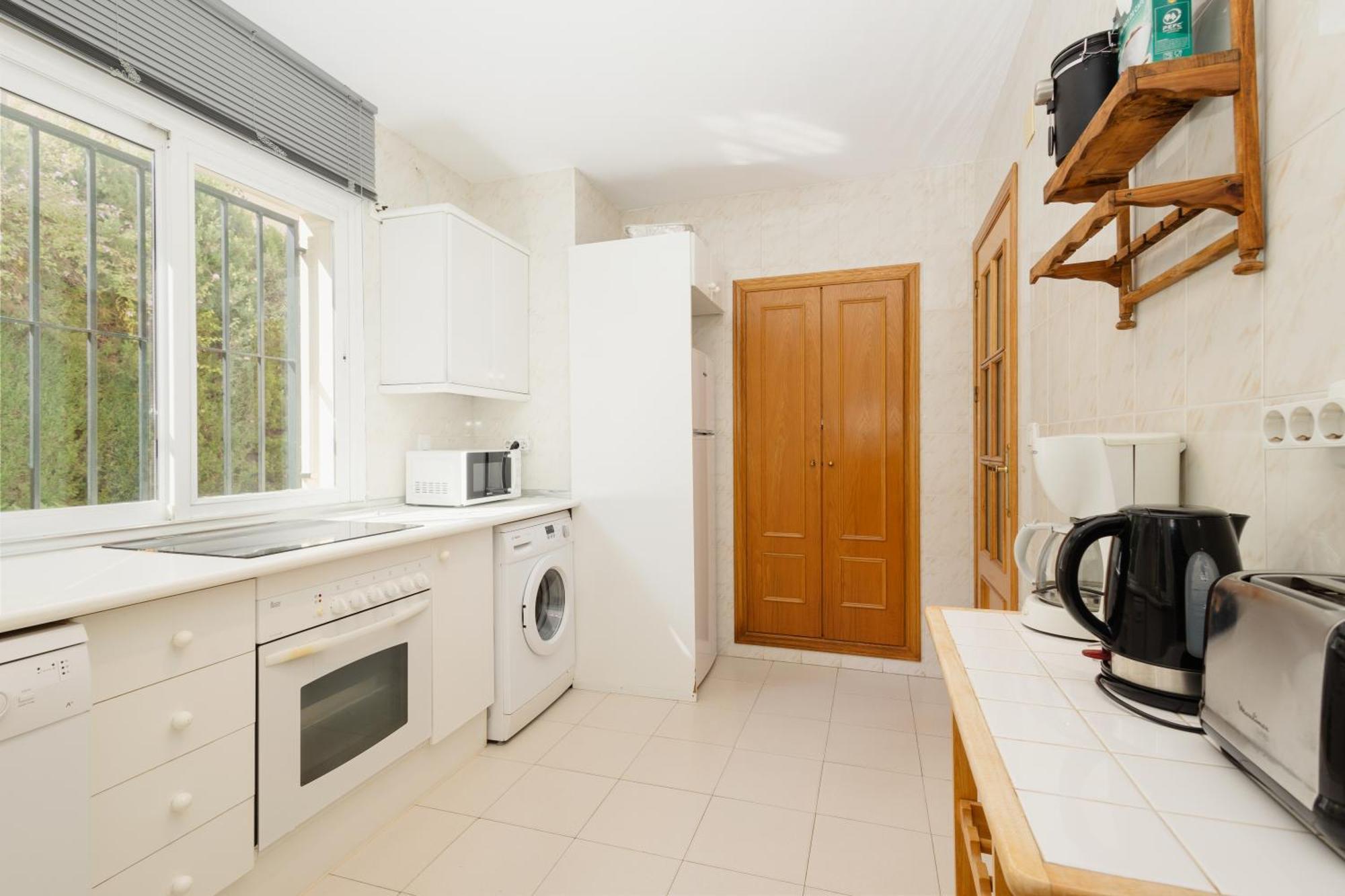 Beautiful Townhouse Walking Distance To The Beach In Costabella, Marbellac Extérieur photo