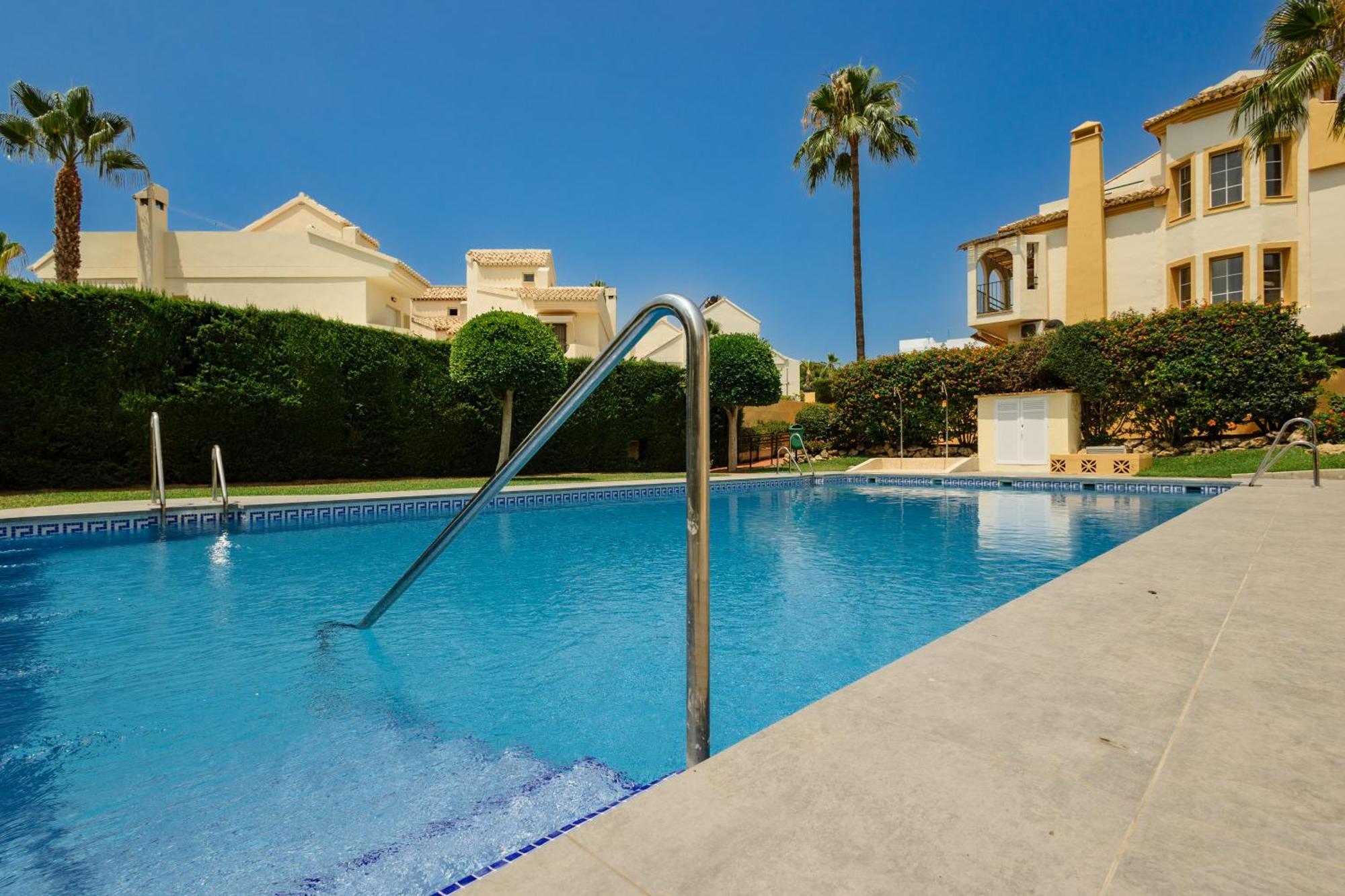 Beautiful Townhouse Walking Distance To The Beach In Costabella, Marbellac Extérieur photo