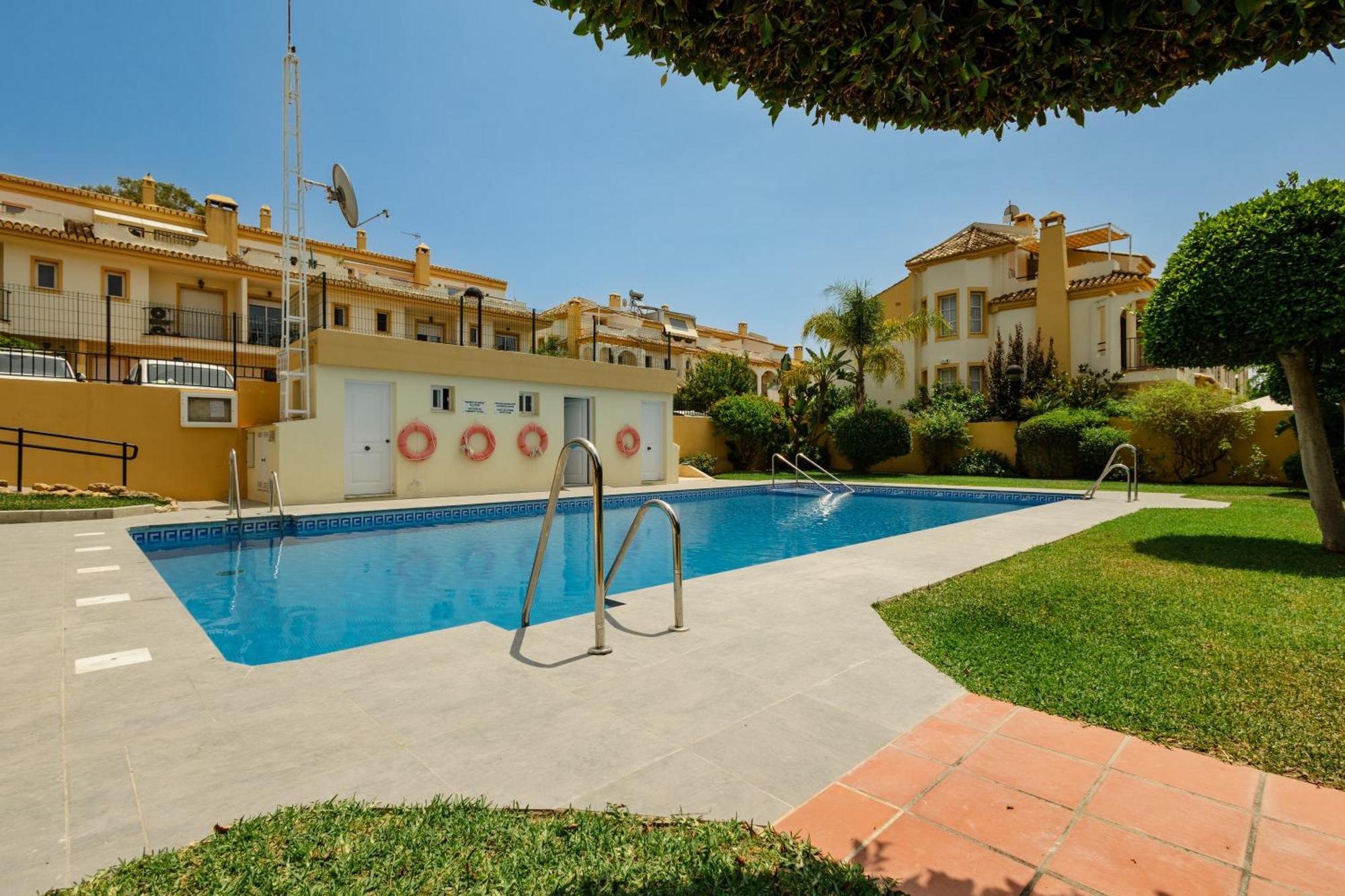 Beautiful Townhouse Walking Distance To The Beach In Costabella, Marbellac Extérieur photo
