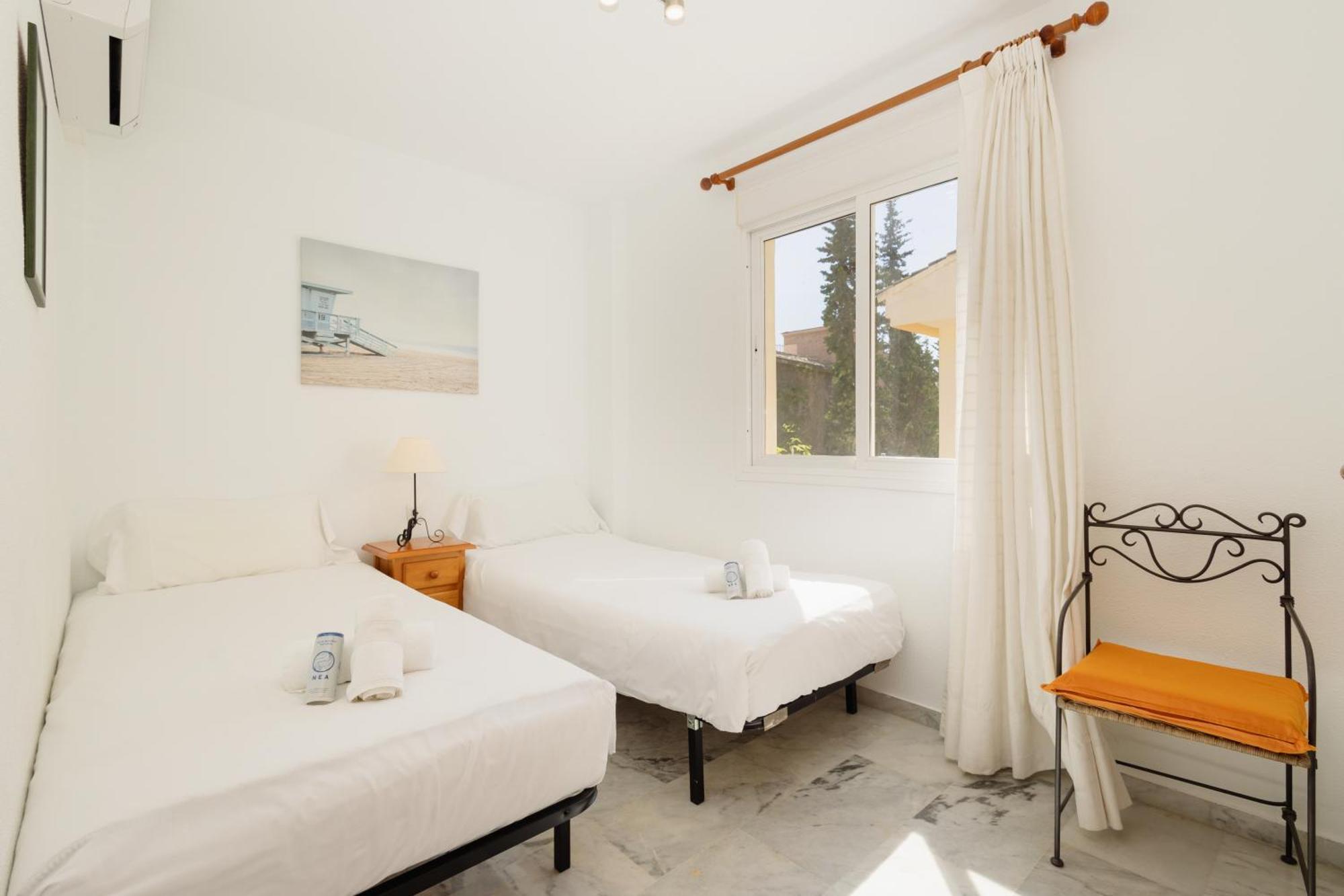Beautiful Townhouse Walking Distance To The Beach In Costabella, Marbellac Extérieur photo