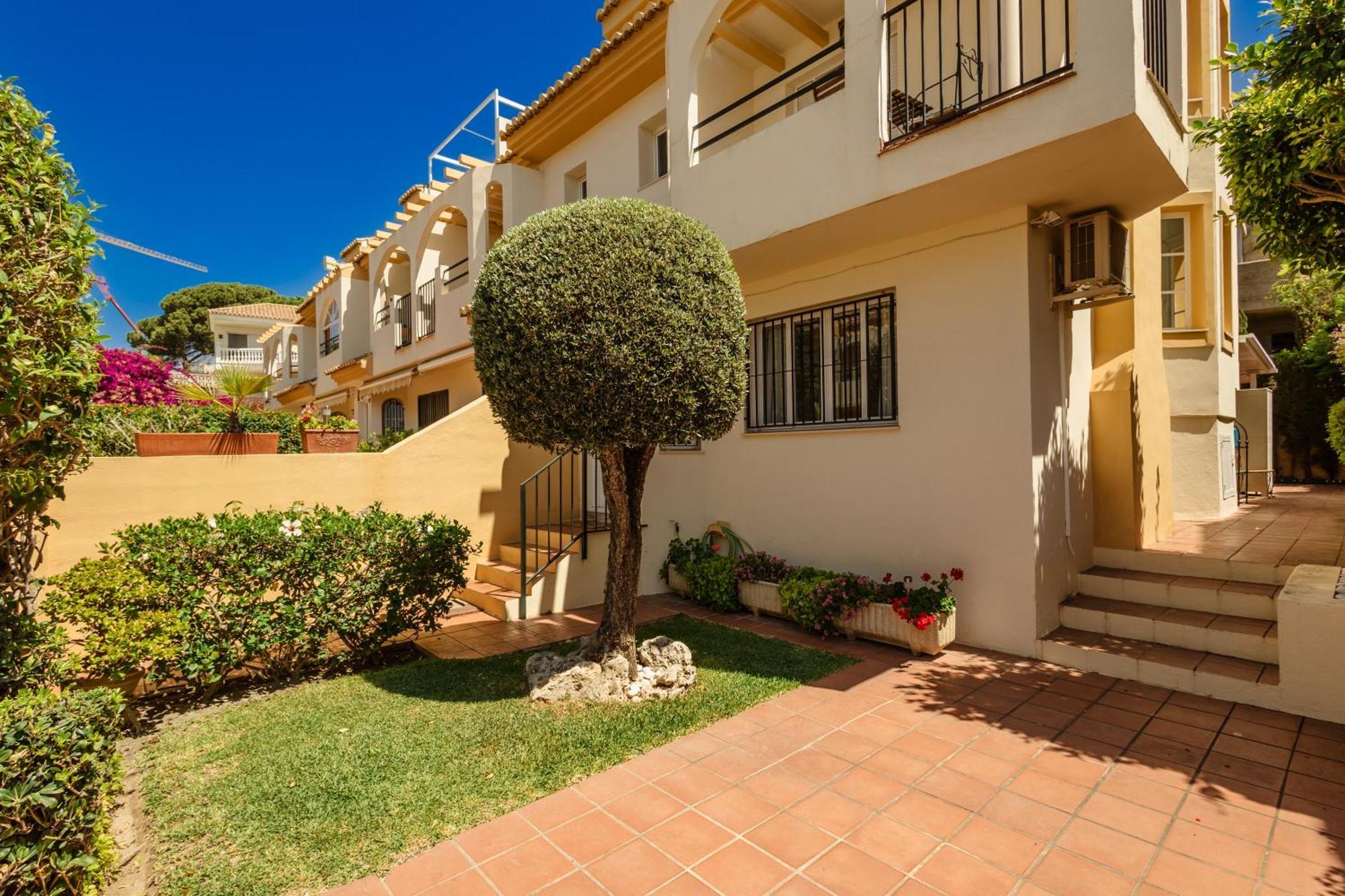 Beautiful Townhouse Walking Distance To The Beach In Costabella, Marbellac Extérieur photo