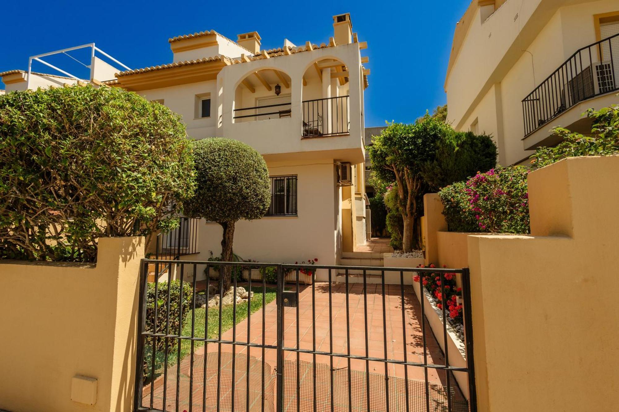Beautiful Townhouse Walking Distance To The Beach In Costabella, Marbellac Extérieur photo