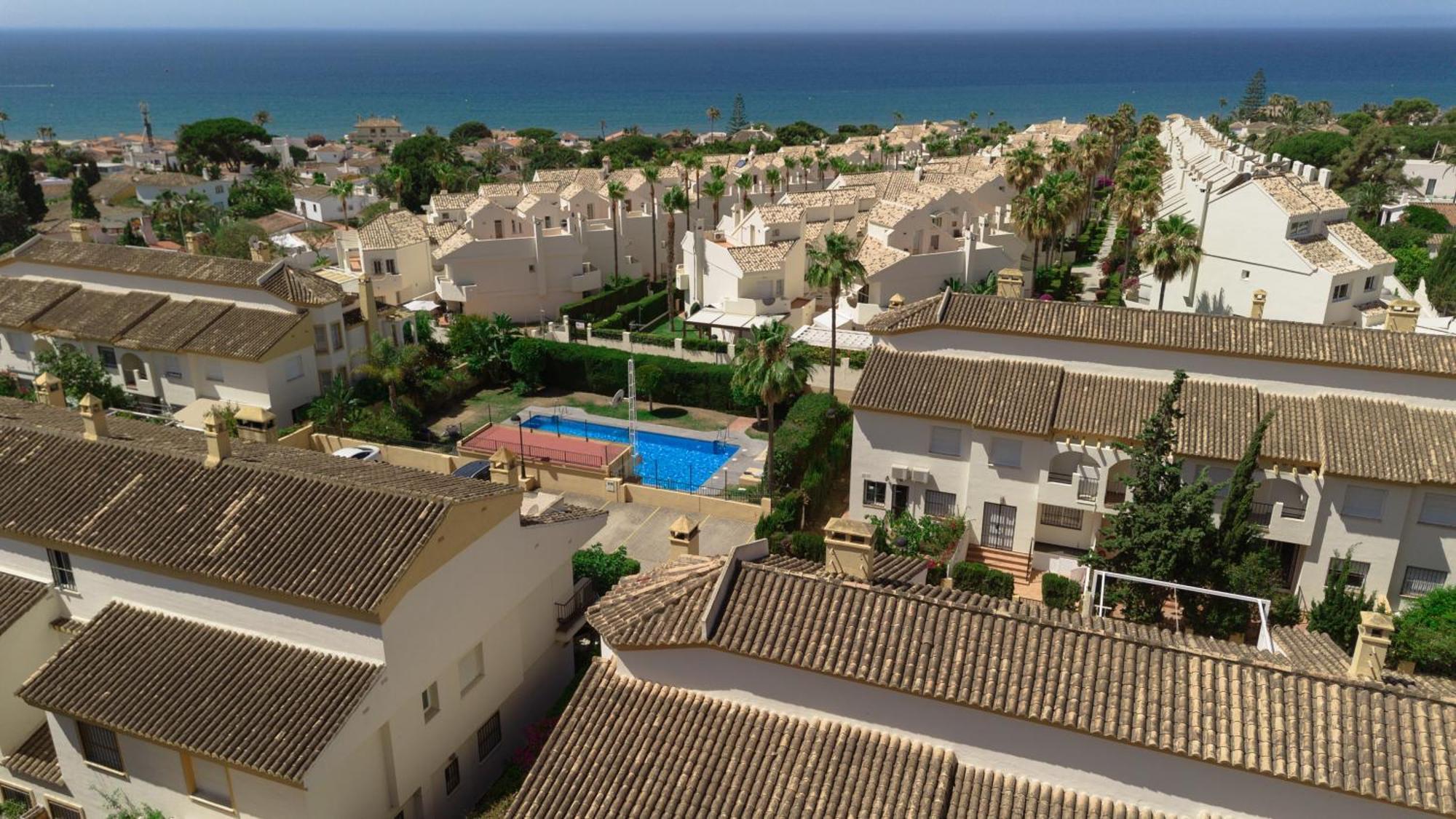 Beautiful Townhouse Walking Distance To The Beach In Costabella, Marbellac Extérieur photo