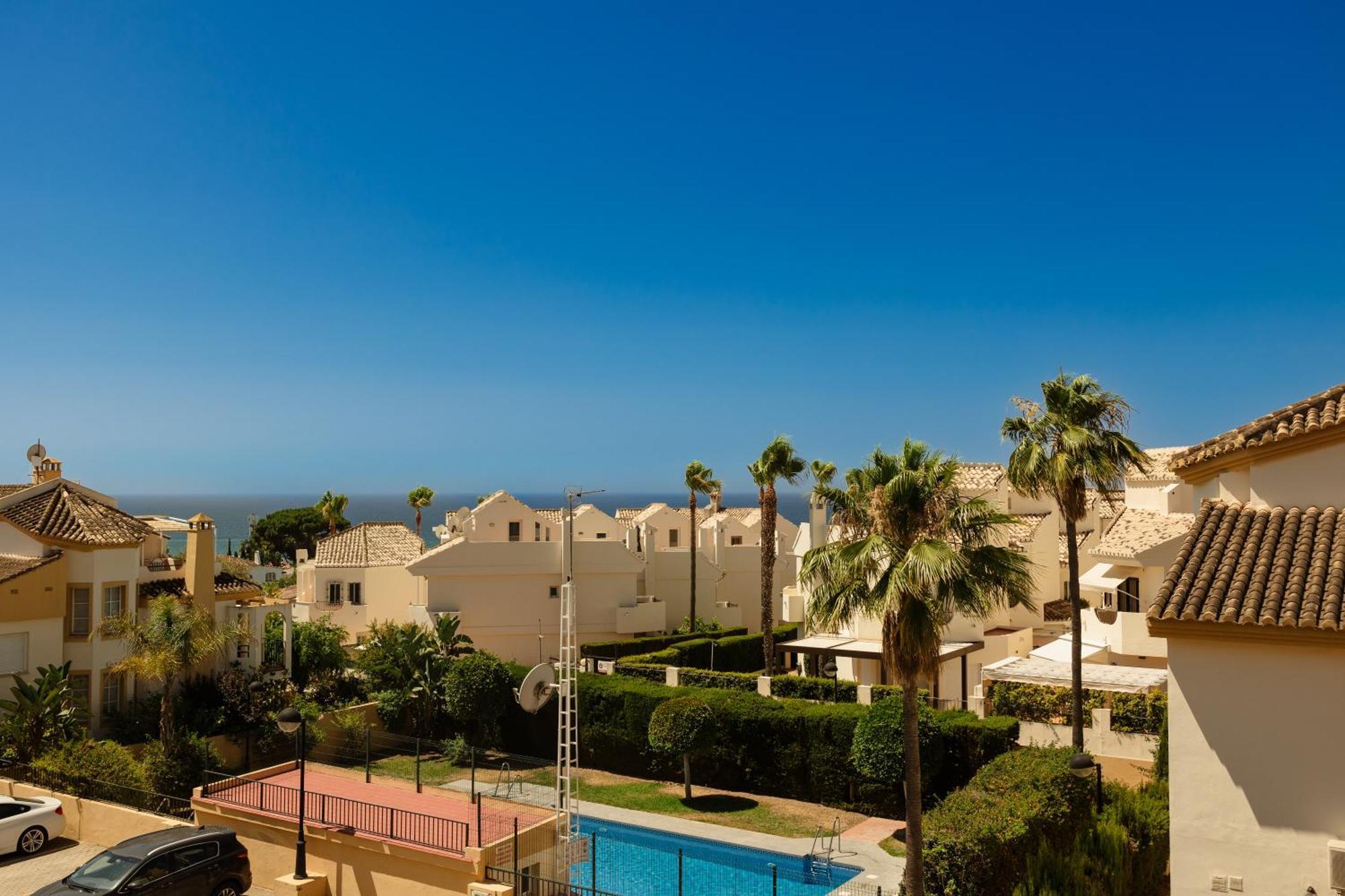 Beautiful Townhouse Walking Distance To The Beach In Costabella, Marbellac Extérieur photo